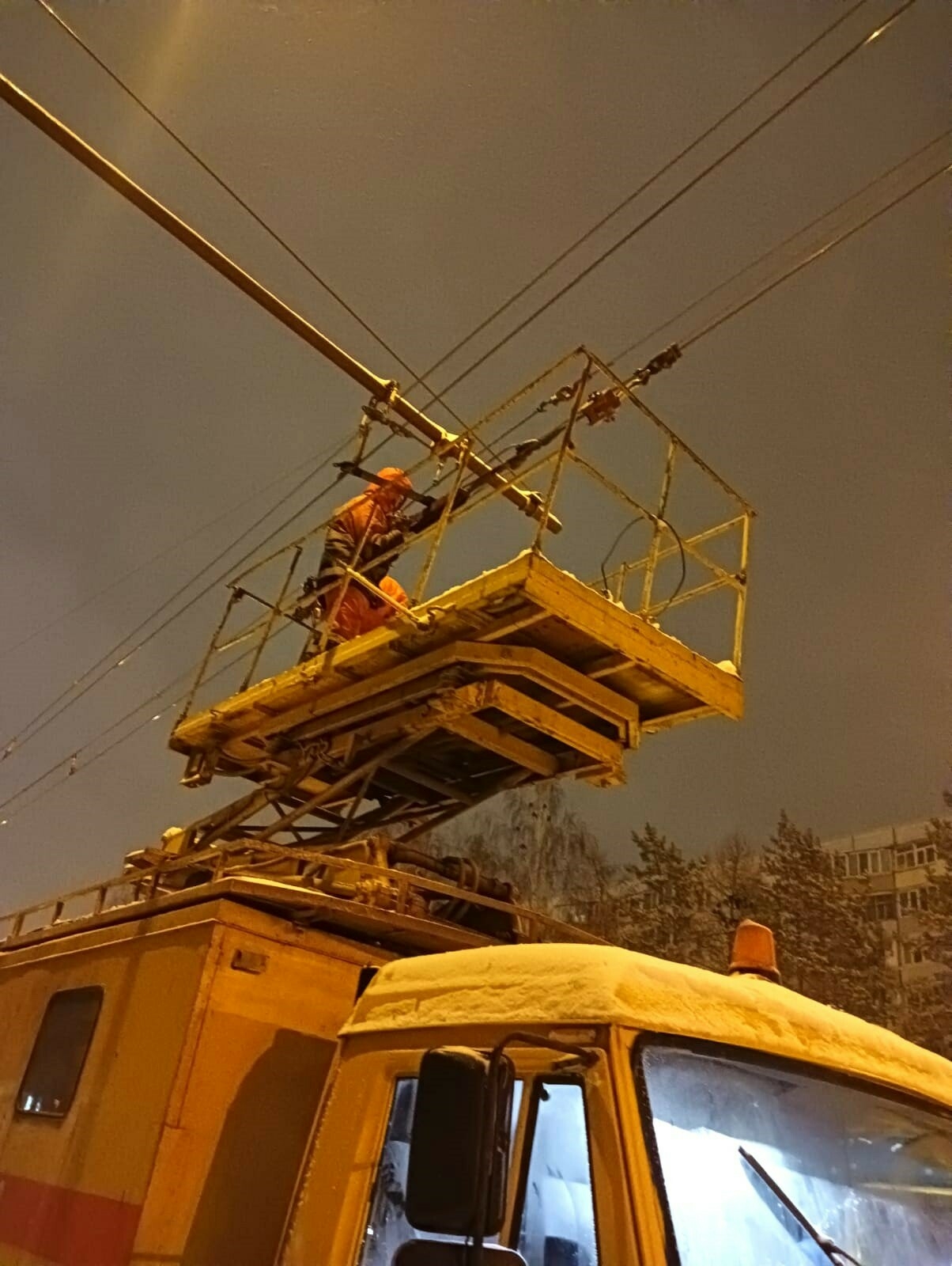 В Казани на Беломорской заменили 2,3 тыс. метров контактного провода трамваев