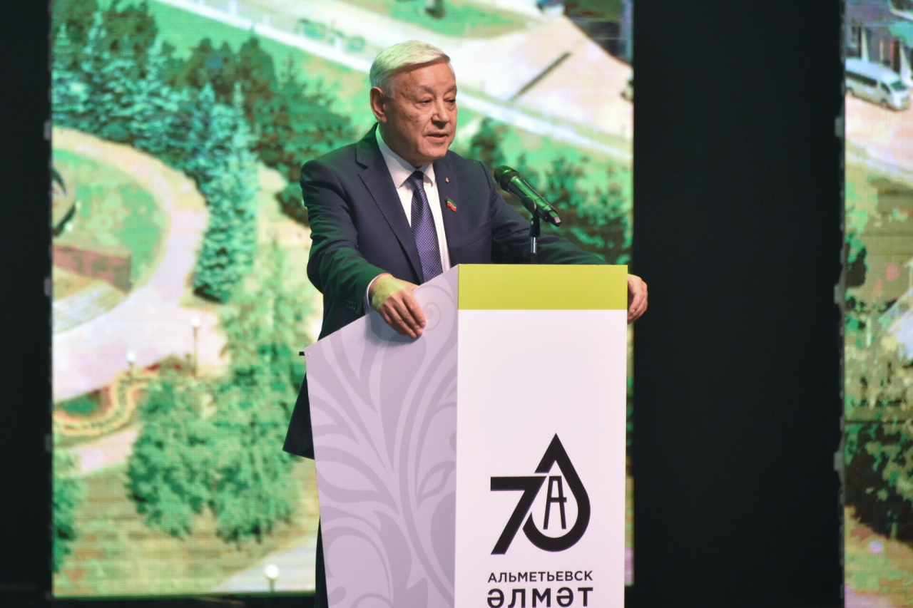 «Горжусь, что родился в Альметьевске»: Мухаметшин поздравил жителей города с его юбилеем