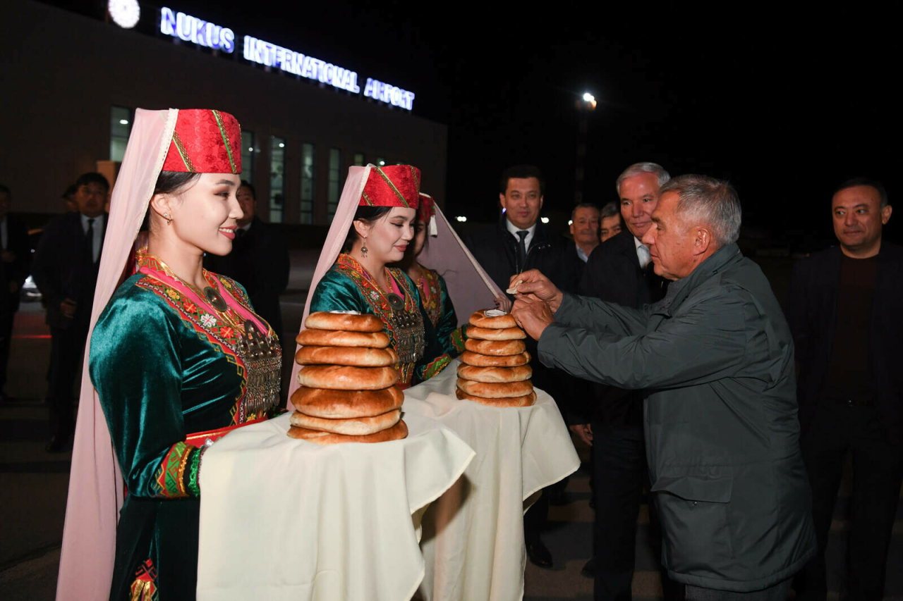 Новая зона для бизнеса, одна религия и язык: зачем Минниханов поехал в Каракалпакстан