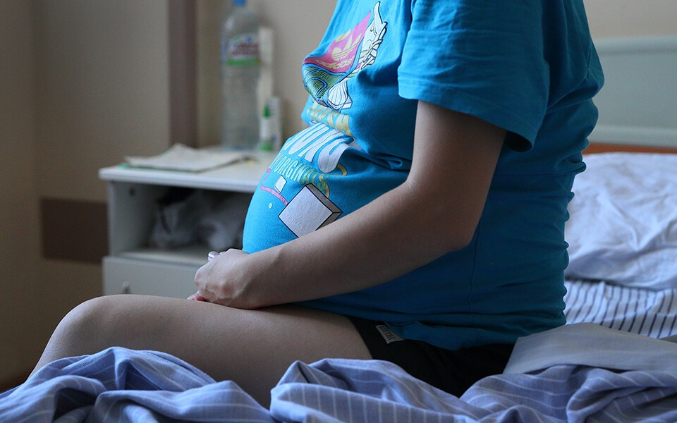 Кошелек или жизнь: почему депутат Госдумы предлагает платить мамам за отказ от аборта