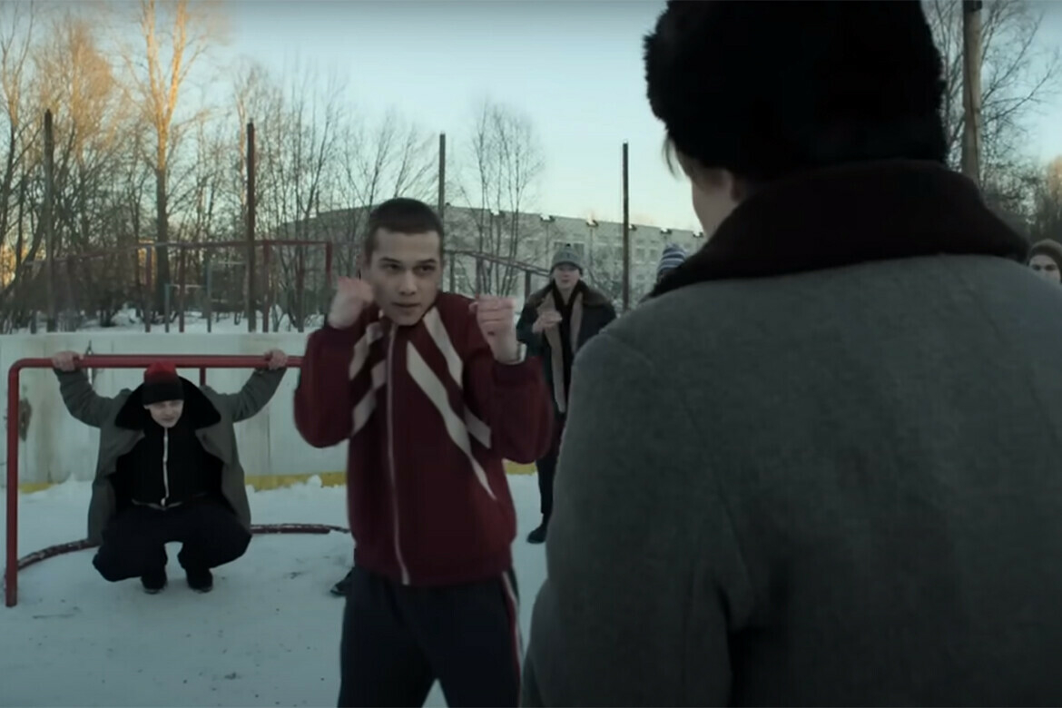 малолетка голая грудь в школе