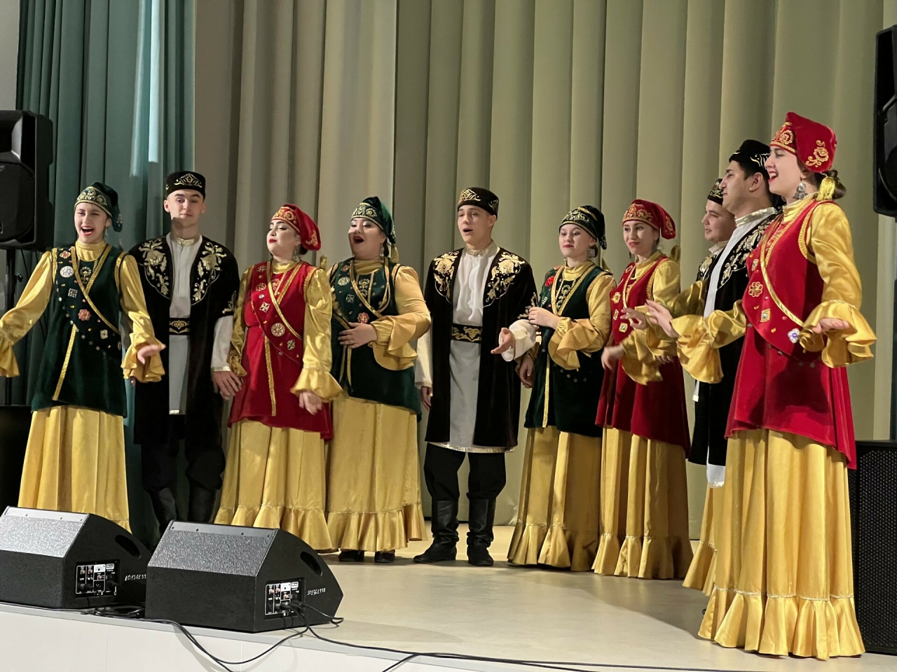 Участники творческой смены «Сәләт — Ак Барс» организовали концерт для жителей Фороса