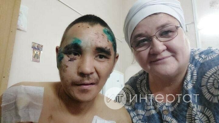 Чак-чак и хлеб с родины: как многодетная мать разыскала раненного на СВО односельчанина