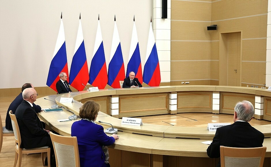 Путин: Поправки в Конституцию были нужны из-за быстро меняющейся ситуации в мире и России