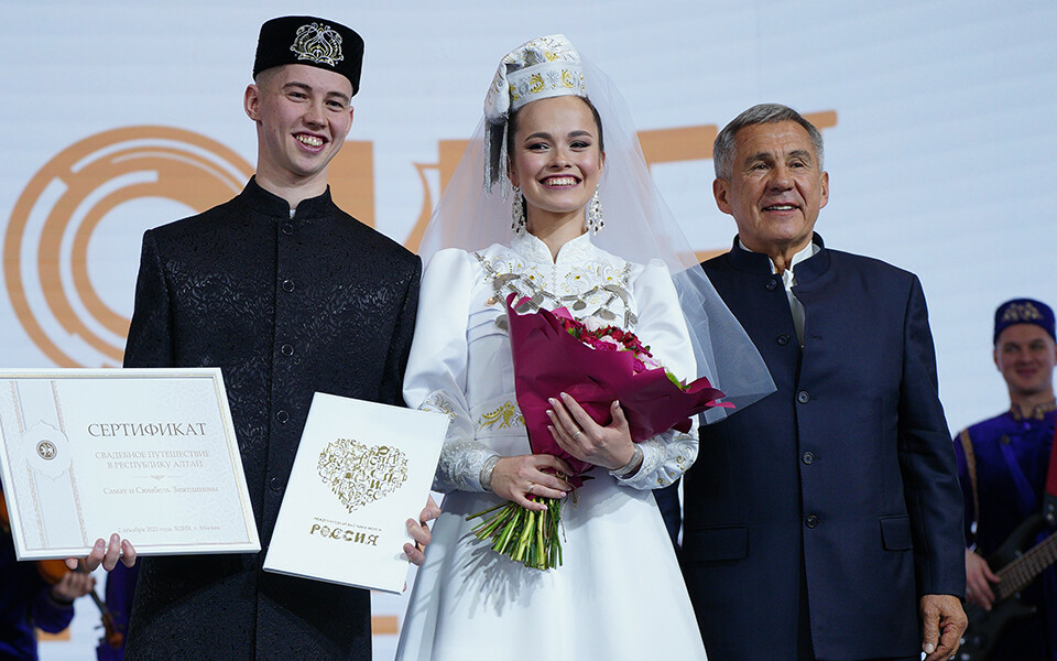 День Татарстана на выставке «Россия»: нашествие випов, песни Салавата и татарская свадьба