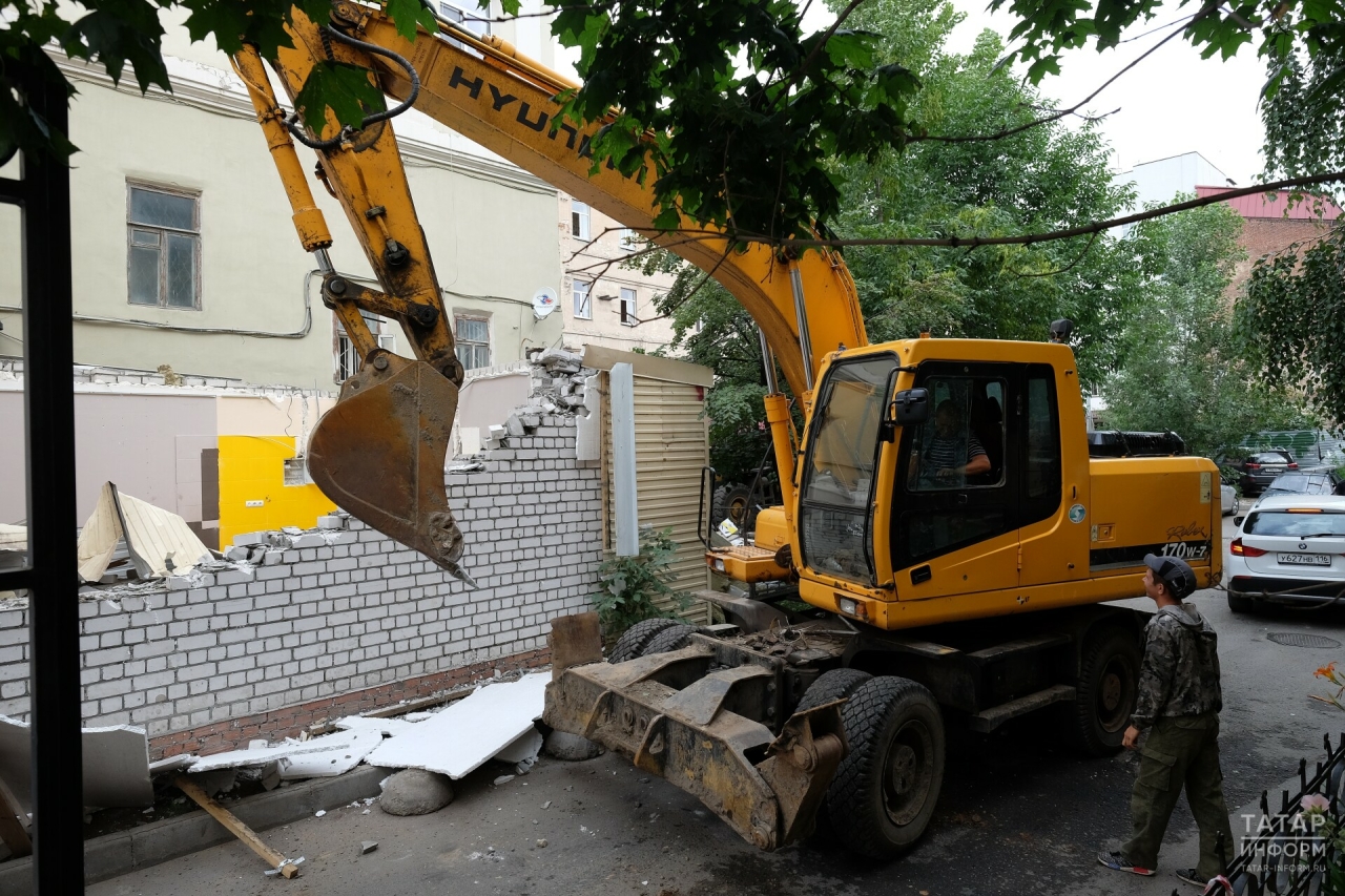 В Казани снесут незаконно установленное кафе на Воровского и несколько киосков