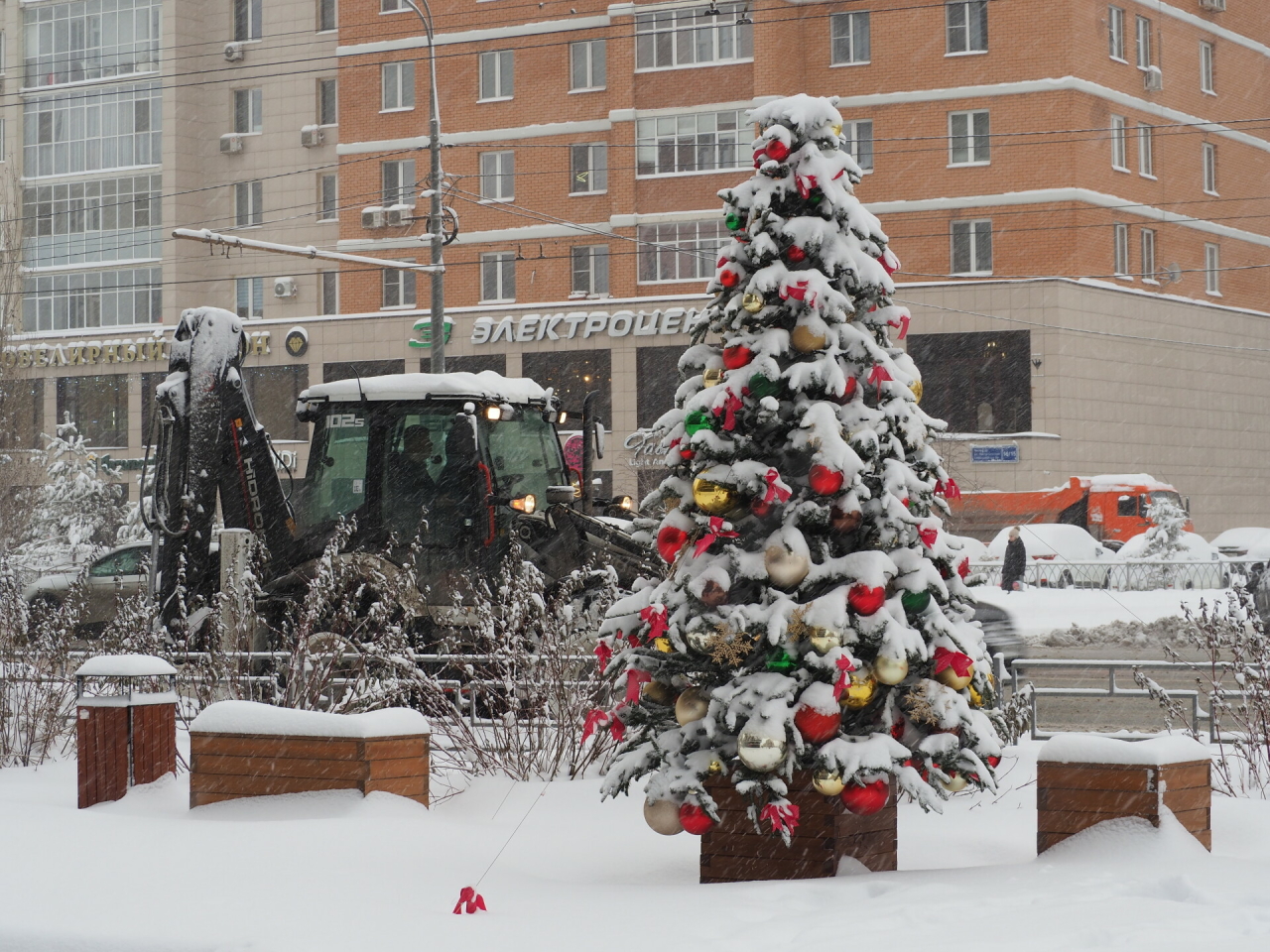 Усиление бригад ЖКХ и транспорт до 2 часов ночи: в Казани готовятся к встрече Нового года
