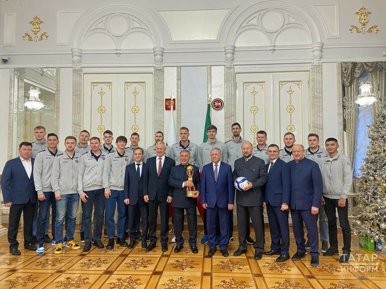 Рустам Минниханов чествовал волейболистов «Зенита-Казани» после победы в Кубке России