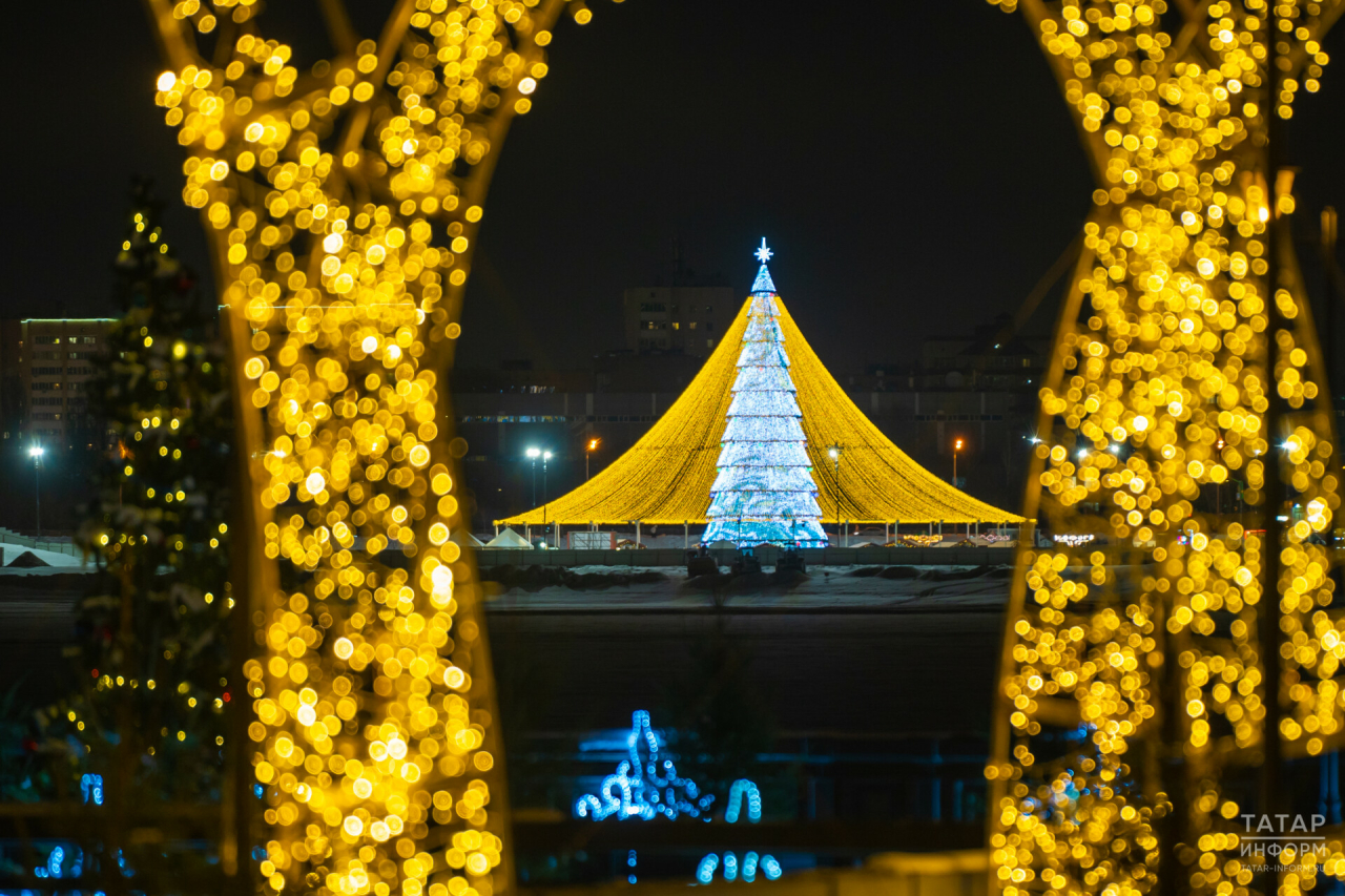 «Не опять, а снова»: Дирекция парков и скверов Казани объявила новогоднюю афишу у Чаши