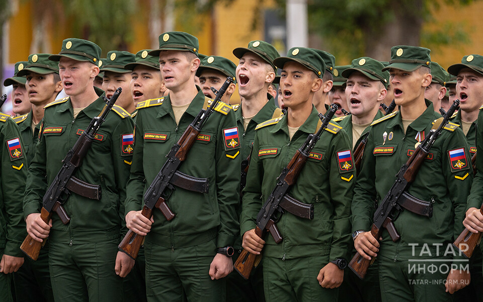 Депутаты без бензина, дорогие сигареты, призыв в армию: гид по законам России в 2024 году