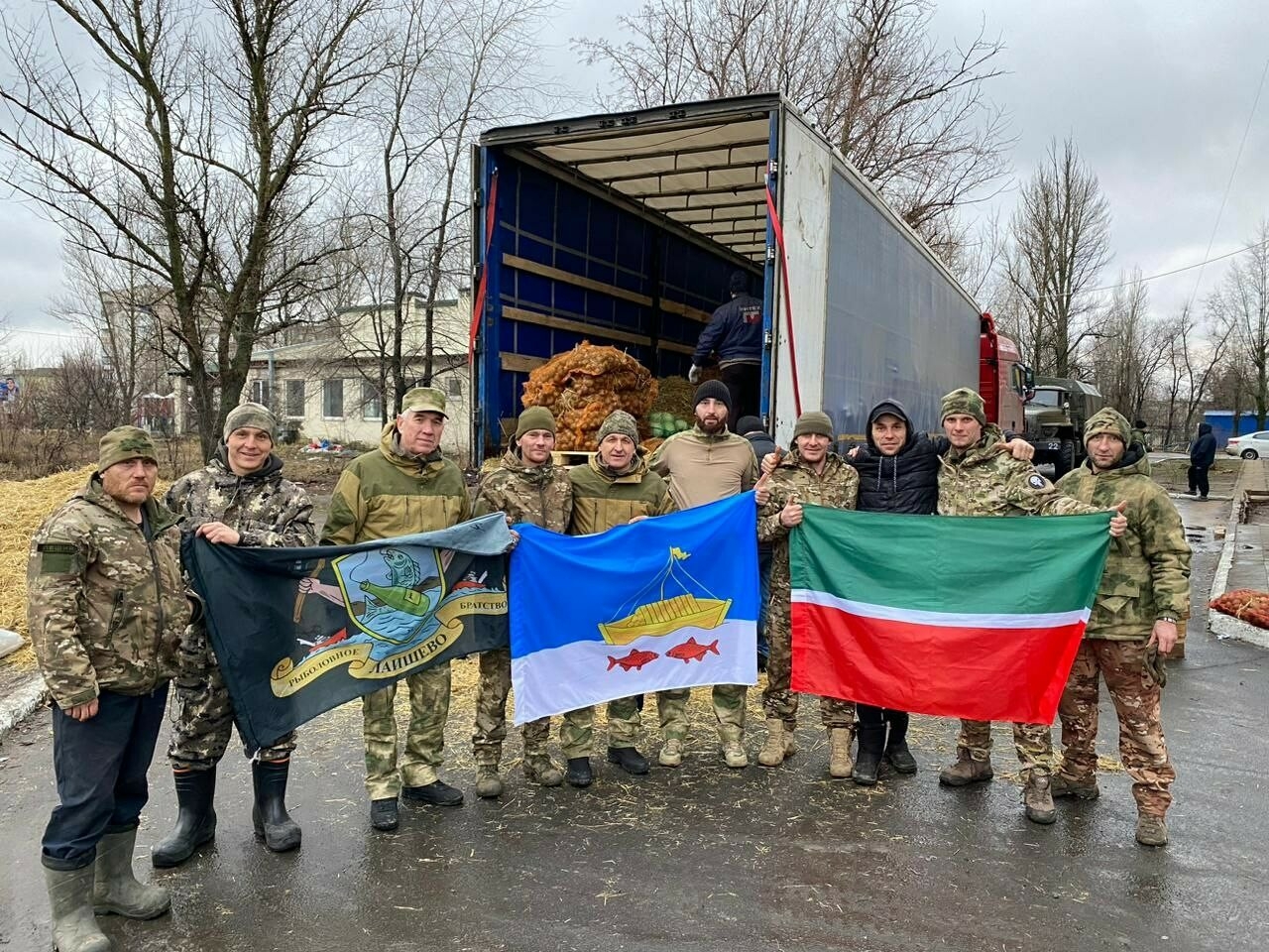 Ильдус Зарипов доставил лаишевским военным автомобили, теплые вещи и новогодние подарки