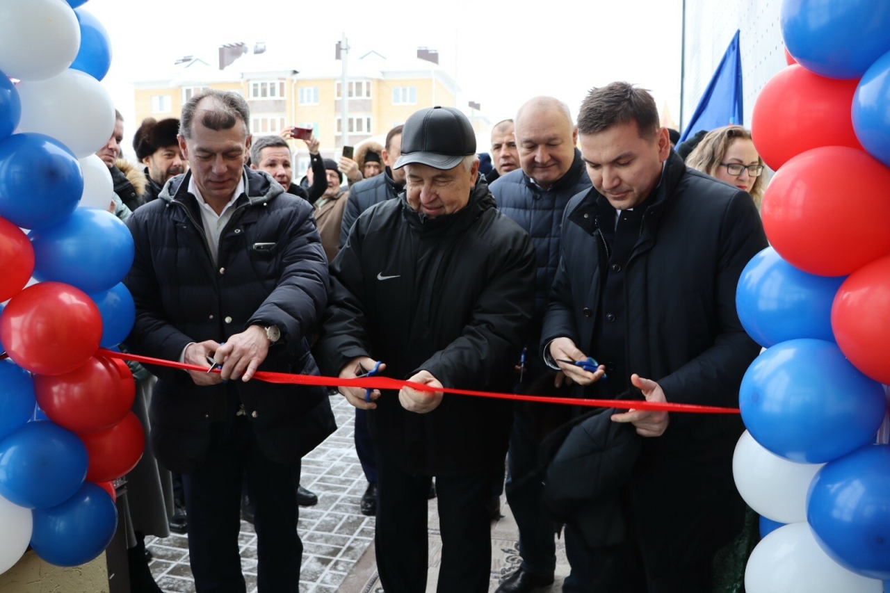 В Апастово открылся крытый футбольный манеж «Гран-тау»