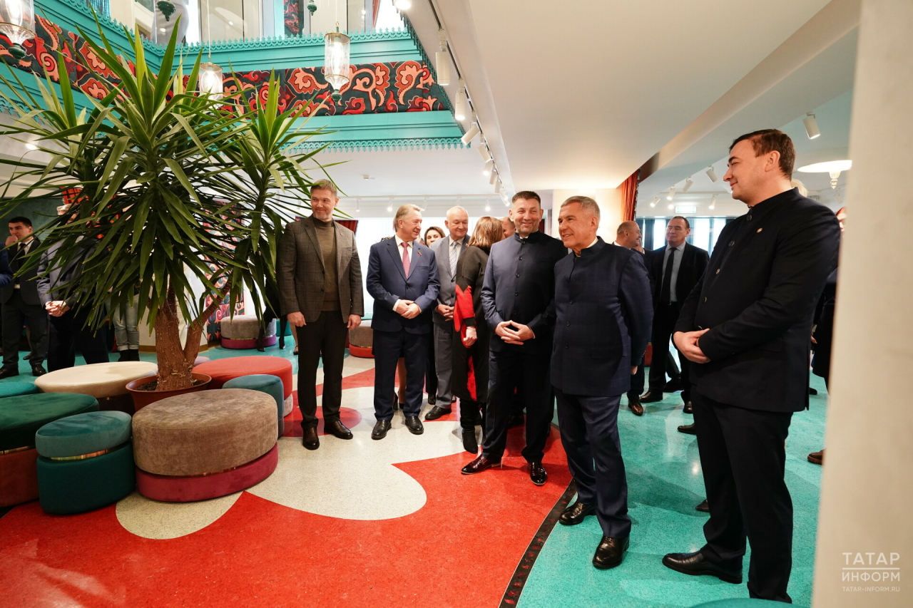 «Большой подарок для города и труппы»: Минниханов открыл новое здание Буинского театра