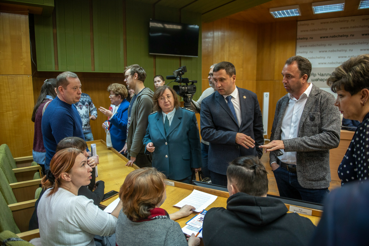 С пострадавшими от пожара на рынке «Гараж-500» в Челнах организованы ежедневные встречи