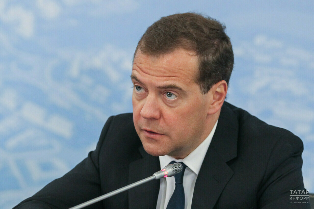 Медведев назвал ложью слова Шольца о прекращении поставок газа Россией