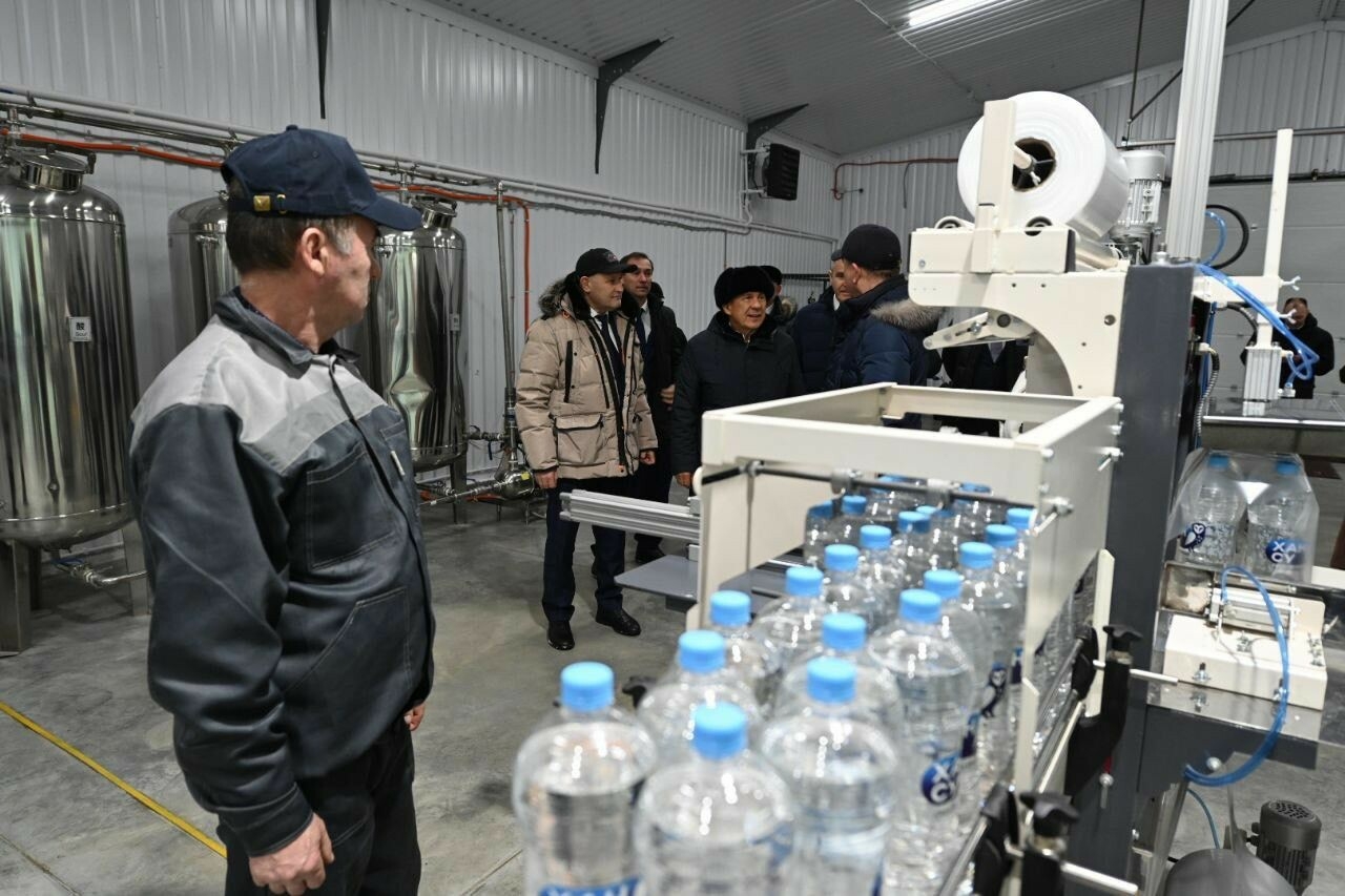 Минниханов в Черемшане посетил новый цех по производству минеральной воды
