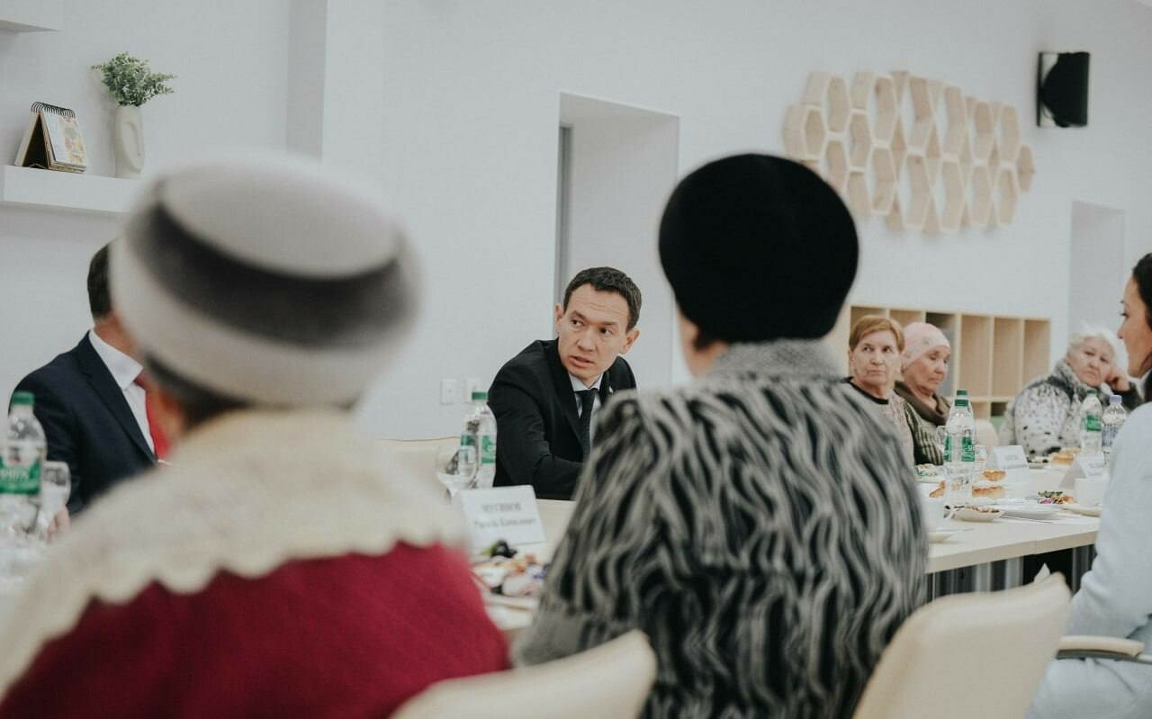 Мэр Альметьевска встретился с матерями и женами погибших в военных конфликтах и СВО