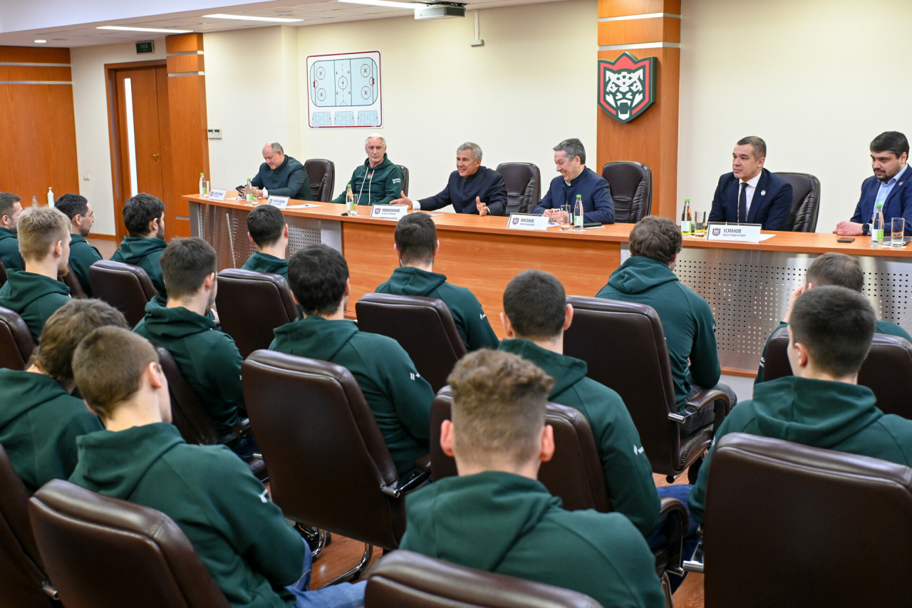 Минниханов – «Ак Барсу»: «В плей-офф весь Татарстан будет болеть за нашу команду»