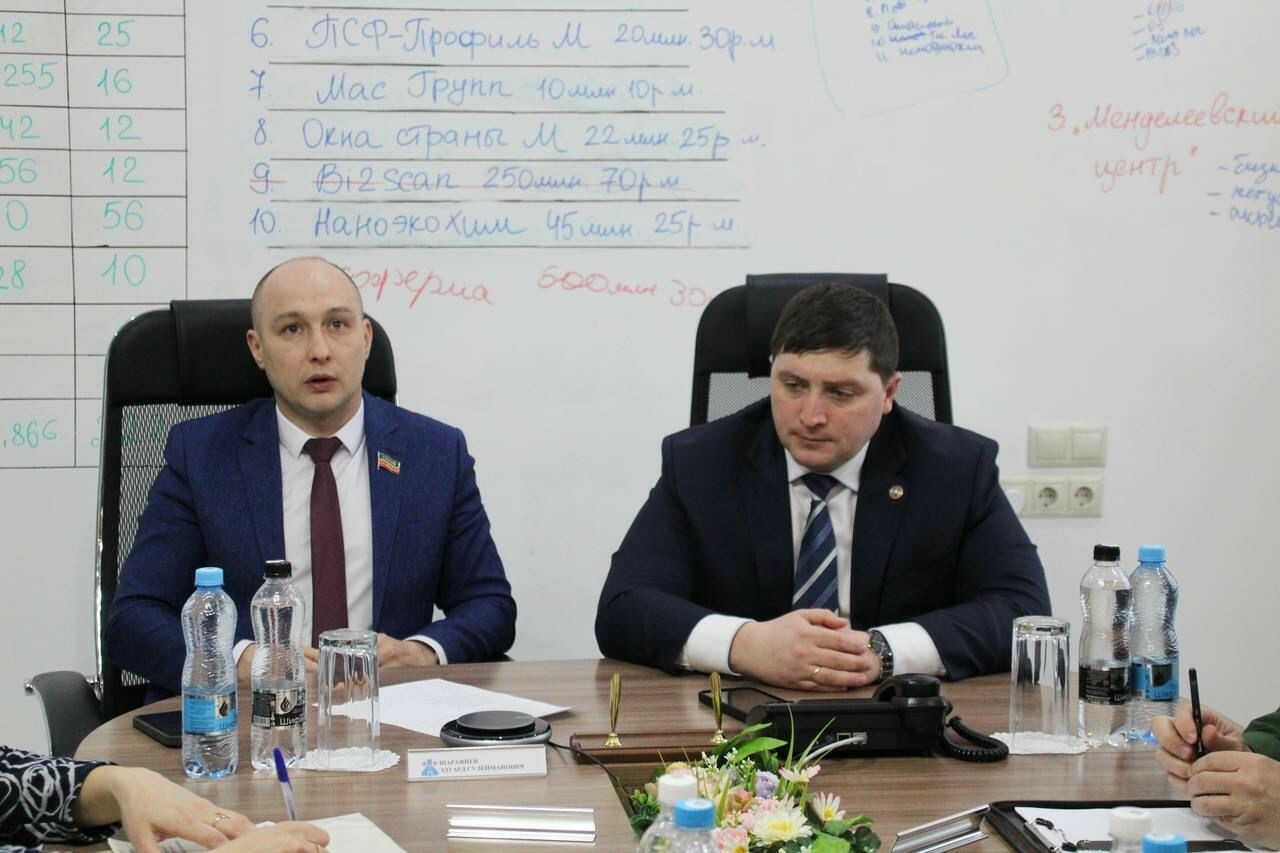 Депутат Госсовета Эдуард Шарафиев встретился с семьями мобилизованных в Менделеевске