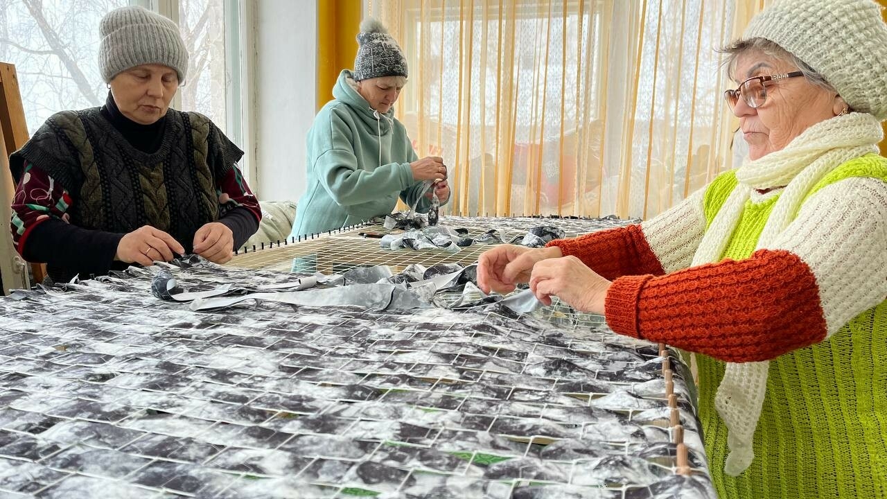 В Лаишевском районе организованы 13 цехов по плетению сетей и пошиву одежды