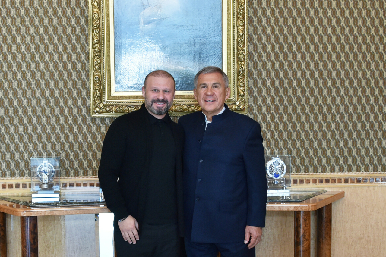Минниханов обсудил с Гёкденизом Караденизом развитие футбола в Татарстане