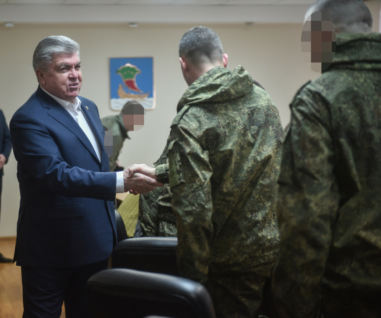 Мэр Челнов встретился с военнослужащими, находящимися в отпуске