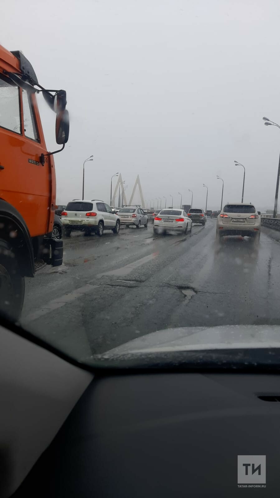 Непогода стала причиной 9-балльных утренних пробок в Казани