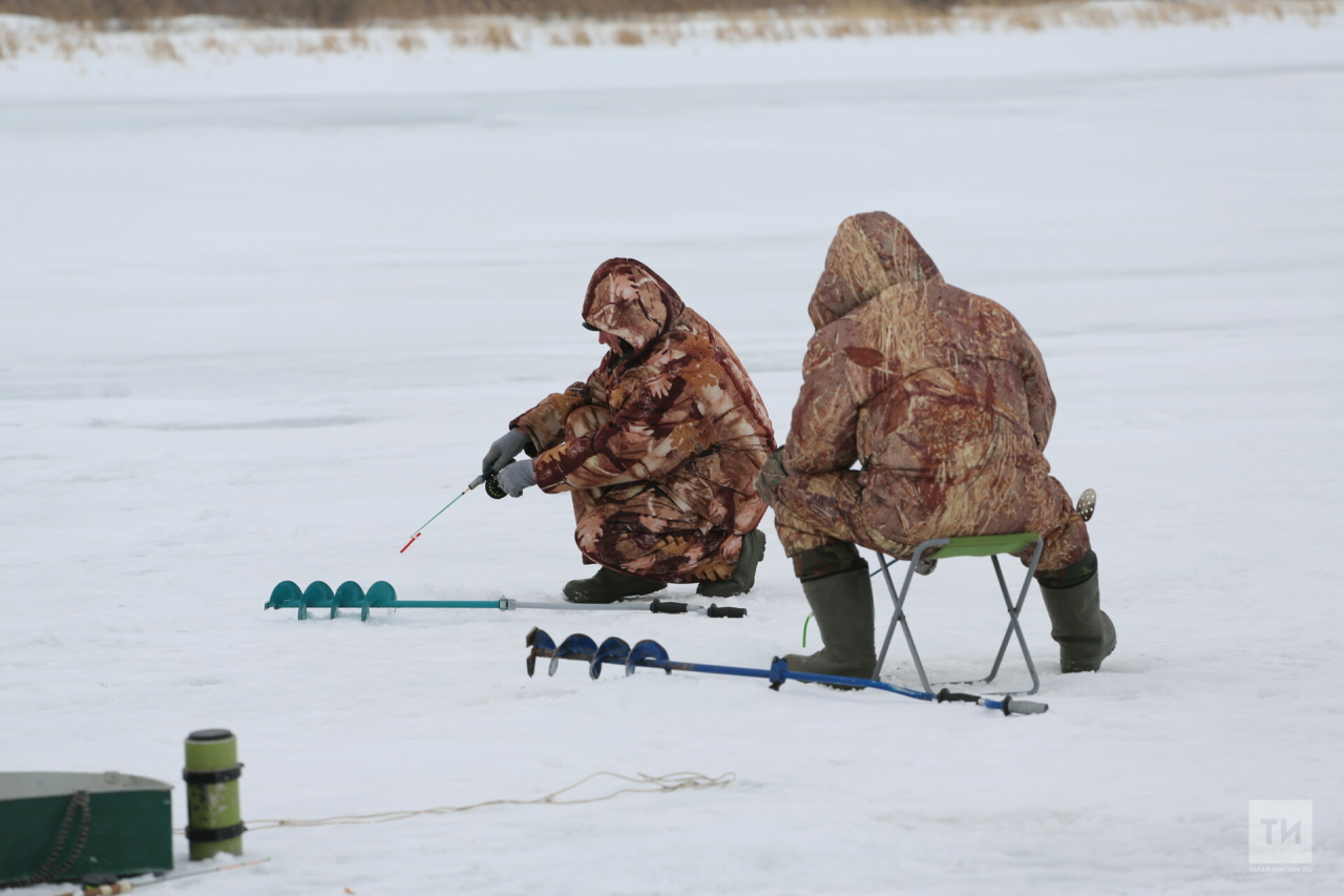 МЧС взяло на особый контроль ситуацию с рыбаками, выходящими на весенний лед в Татарстане