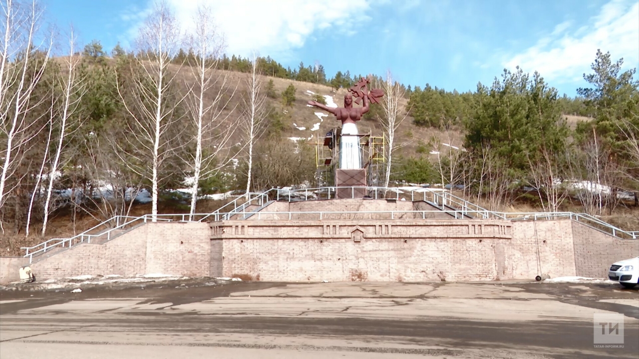 Полицейские задержали жителя Альметьевска, укравшего металл с памятника «Мать Татария»