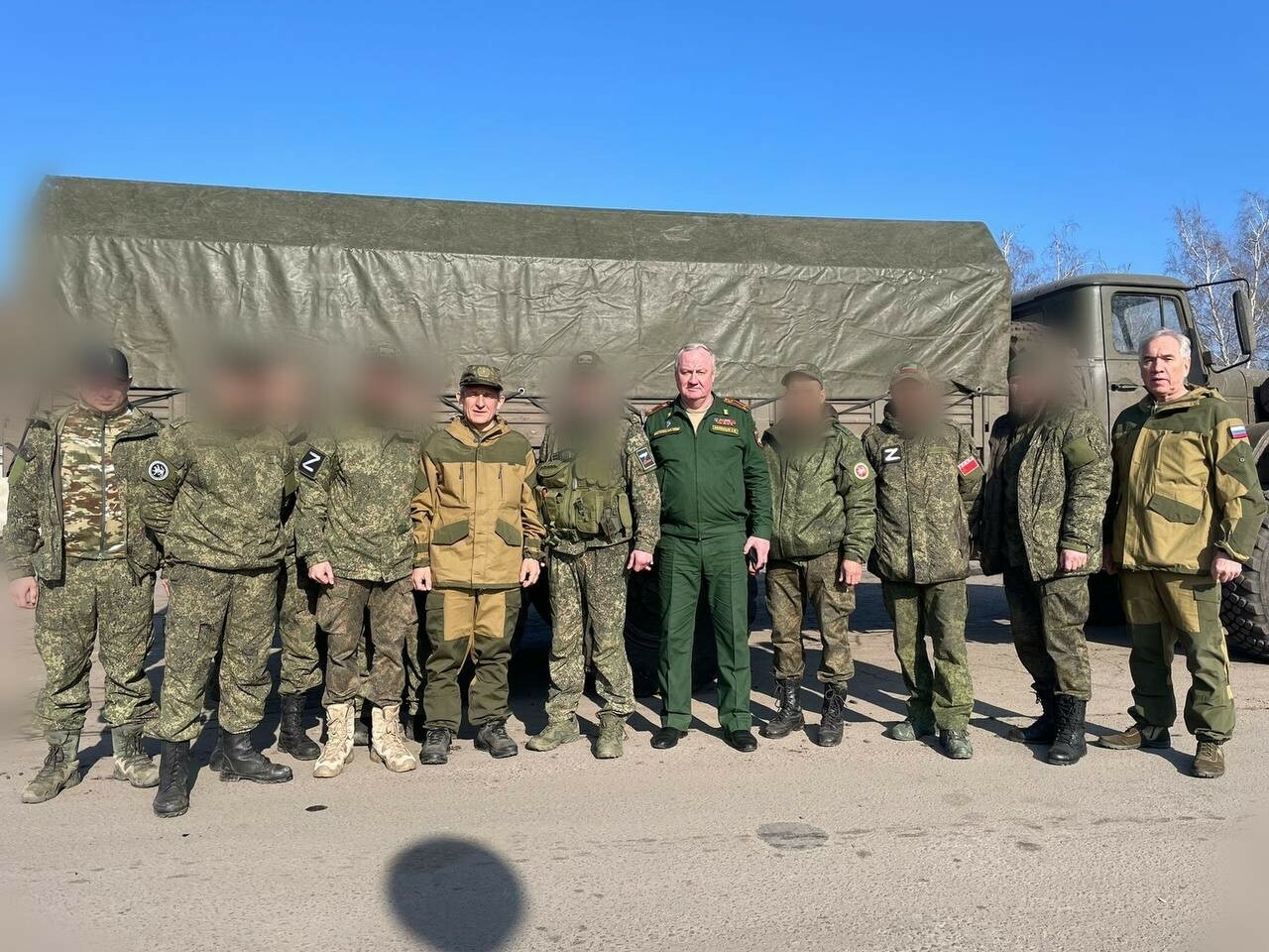 Глава Лаишевского района передал 7 тонн помощи и «УАЗ» участникам спецоперации