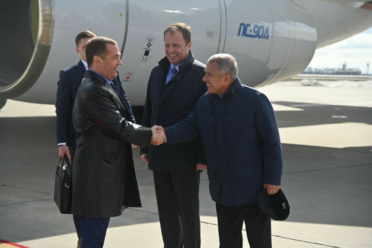 В Казань с рабочим визитом прибыл Дмитрий Медведев