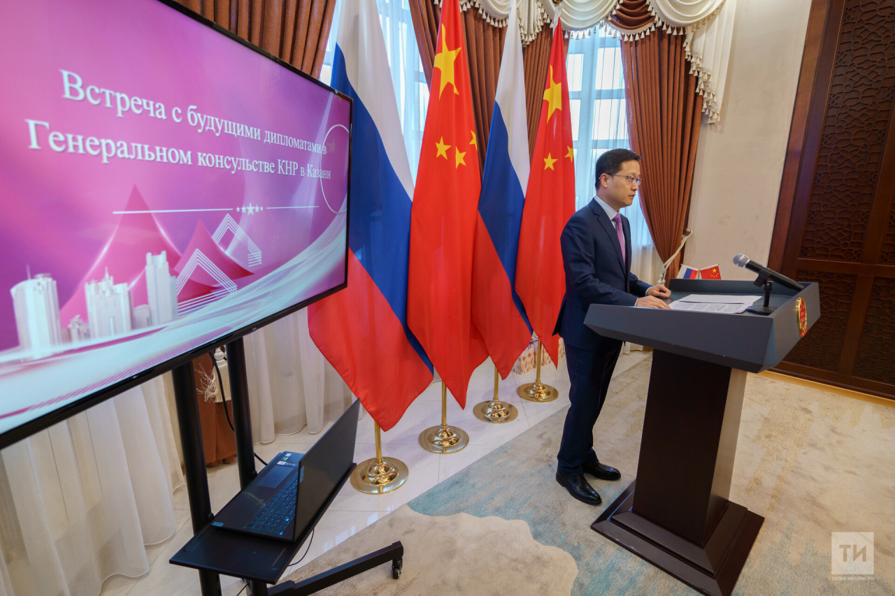 «Укрепить взаимопонимание и доверие»: Сян Бо встретился с молодыми дипломатами в Казани
