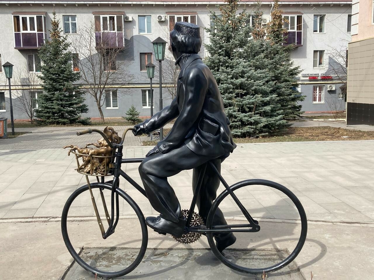 В Альметьевске отреставрировали скульптуру по мотивам сказок Тукая