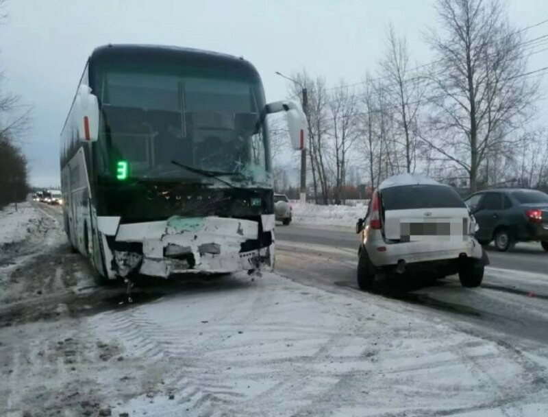 На видео попал момент смертельного ДТП с автобусом в Нижнекамске