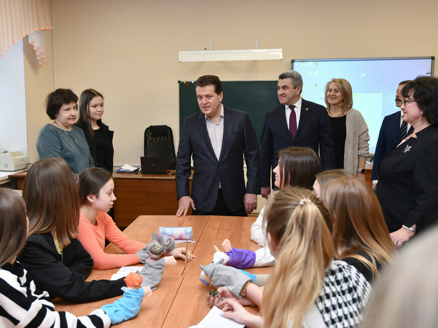 Метшин поручил расширить число творческих проектов для казанских педагогов