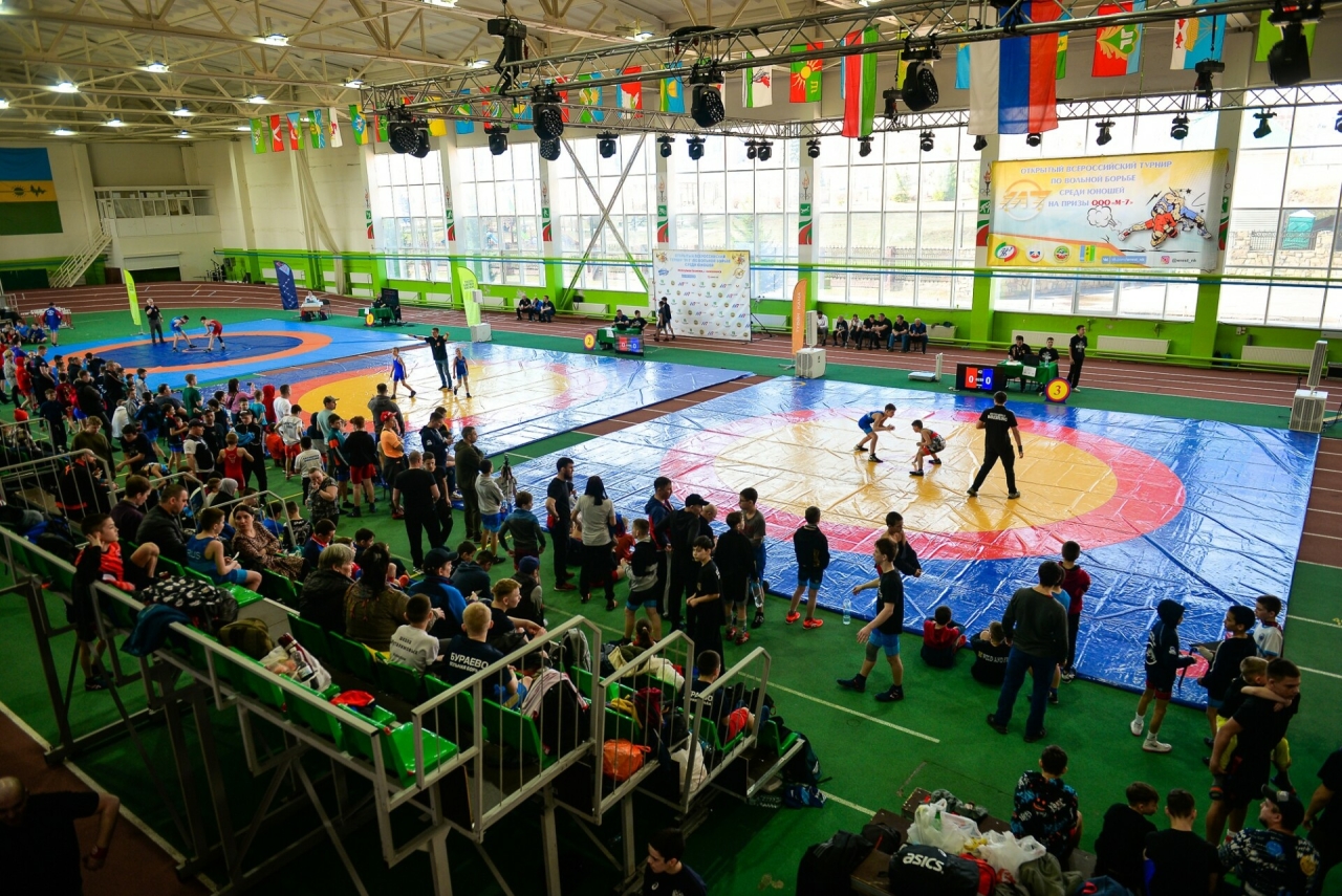 Турнир по вольной борьбе «М-7» собрал в Нижнекамске 60 команд из трех стран