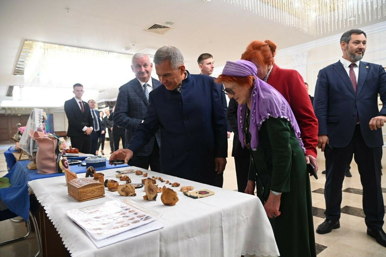 Минниханов в Беларуси встретился с представителями татарских общественных объединений