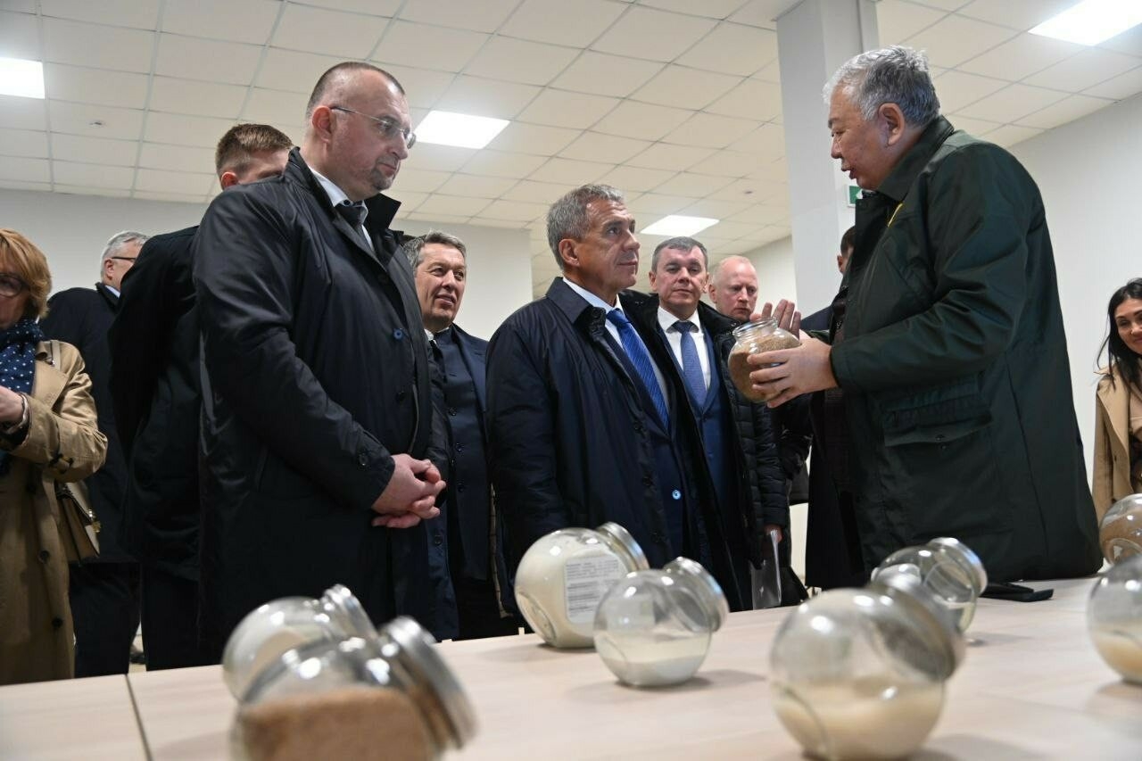 Минниханов ознакомился уникальным комплексом по переработке зерна в Белоруссии