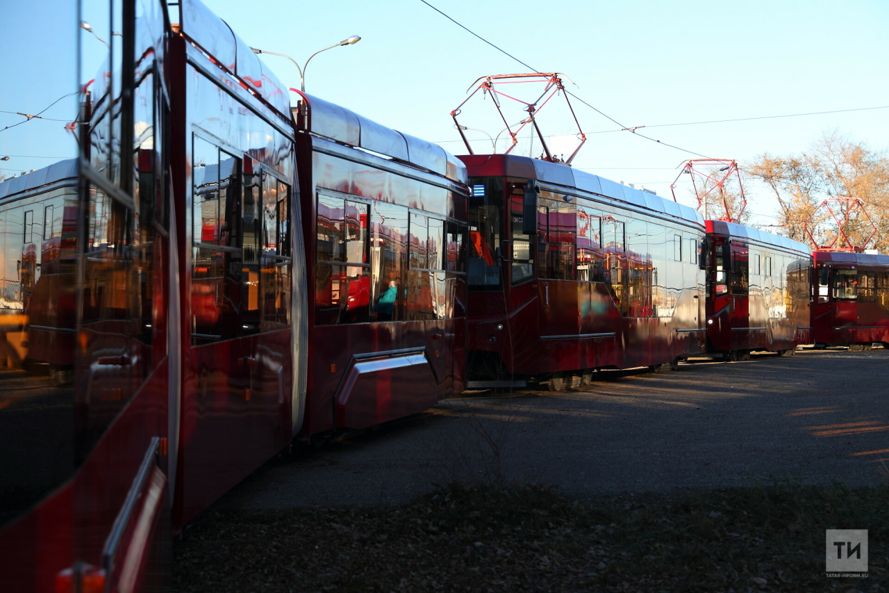 Из-за столкновения трех авто на путях в Казани на Ершова встали трамваи
