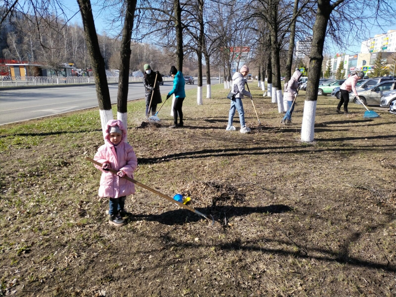 Более 35 тыс. горожан и 2 тыс. организаций вышли на субботник в Челнах