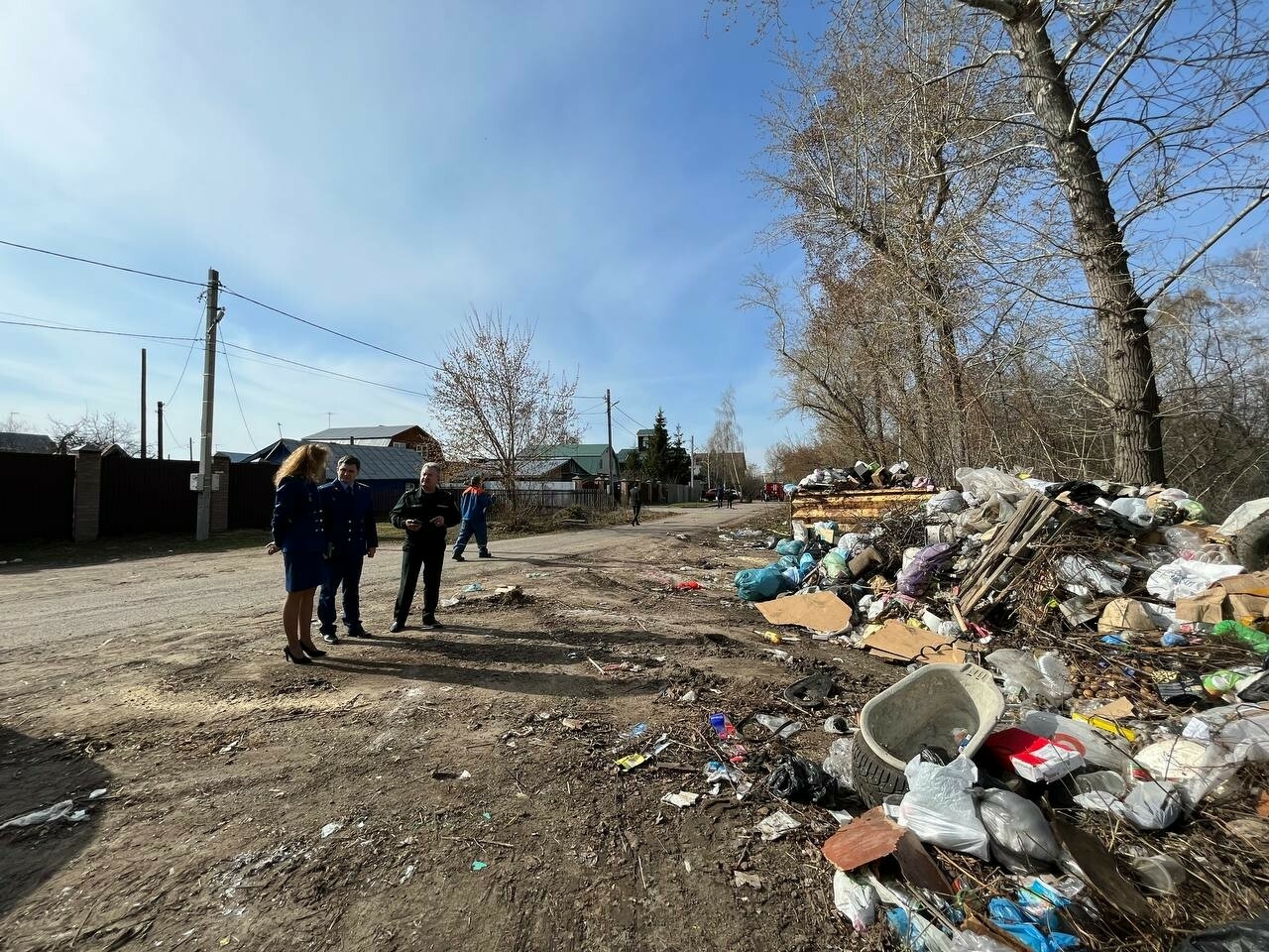 После проверки прокуратуры УК «ПЖКХ» дали неделю на уборку мусора в поселках Казани