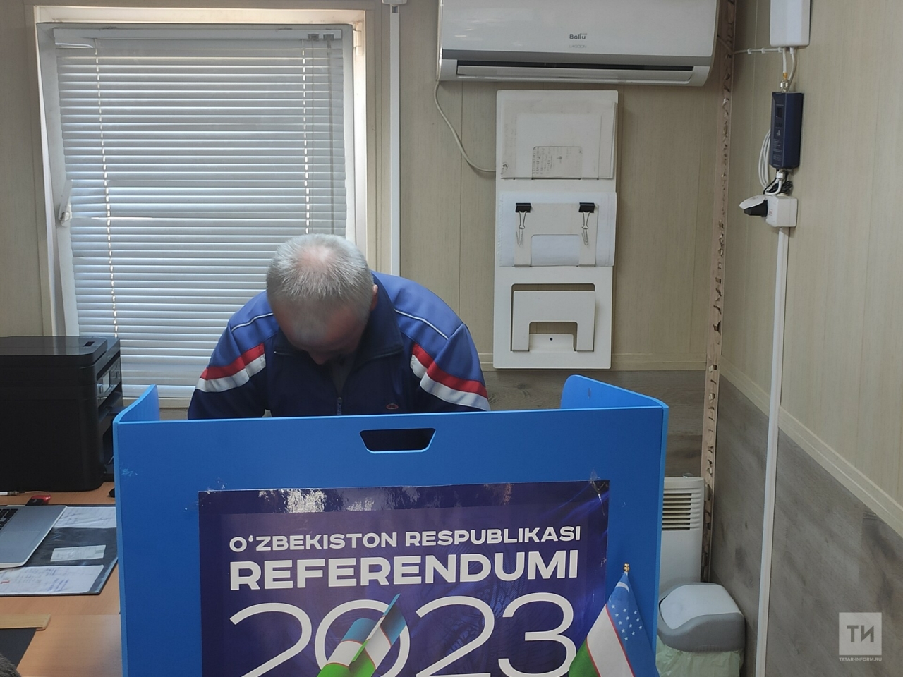 Граждане Узбекистана, работающие на стройке М12, проголосовали на референдуме