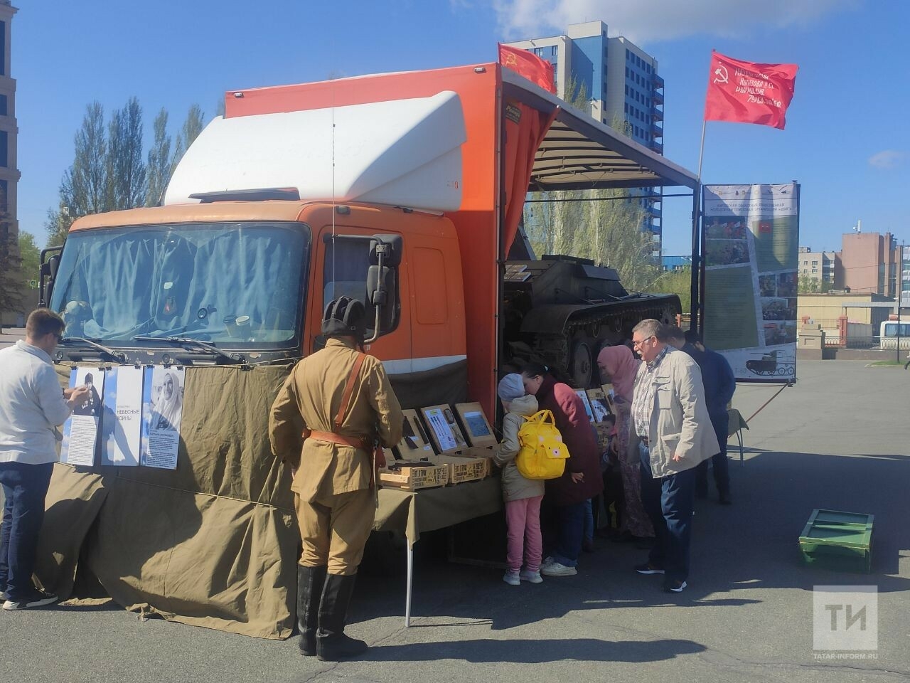 Танк Т-60 и пробитая немецкая броня: в Казань приехала выставка «Маршрут памяти»