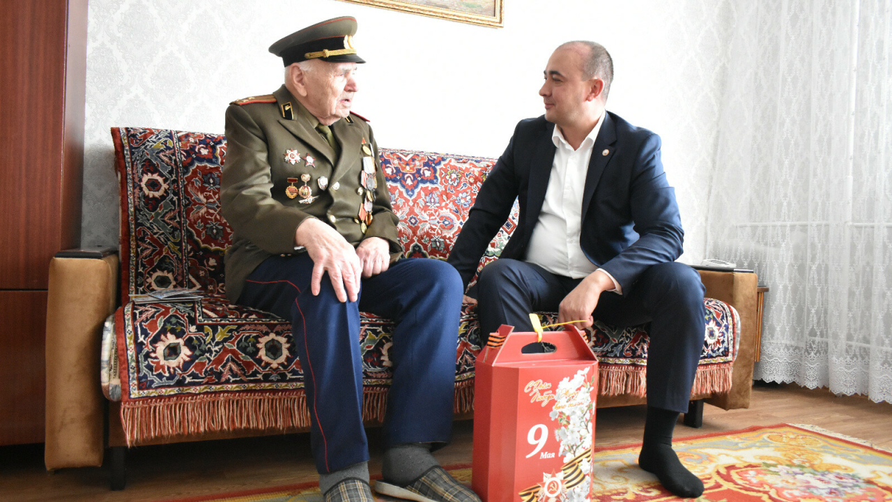 Буинским ветеранам передали подарки от имени Рустама Минниханова