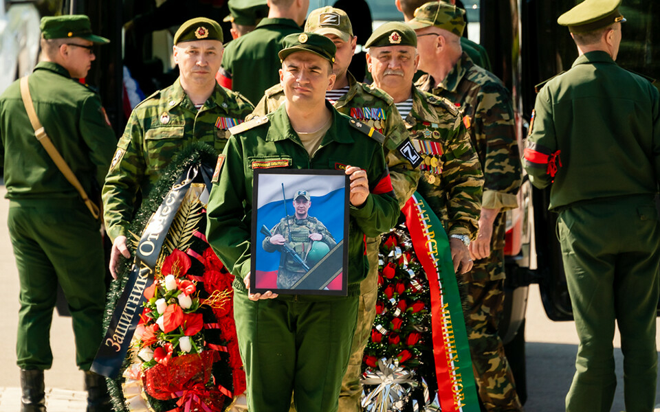 «Он хотел, чтобы у дочери папа был героем»: Нижнекамск простился с журналистом Комаровым