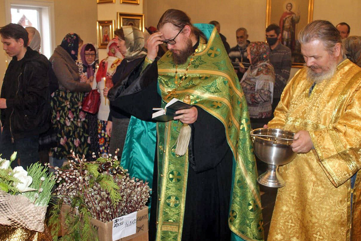 «Христа распинают, а они бегут за колбасой»: о вере и суевериях Страстной недели и Пасхи