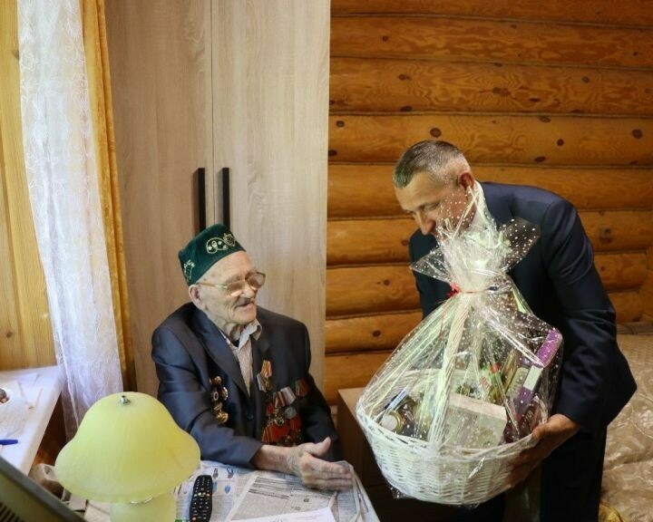 Путин и Минниханов поздравили 101-летнего ветерана из Лаишевского района