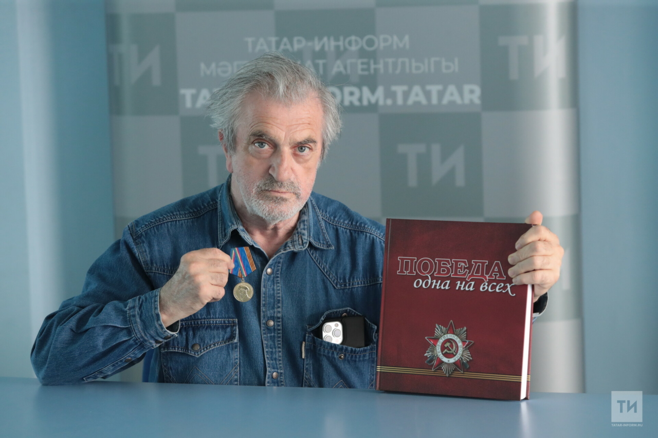 Фарит Губаев за фотоальбом «Победа. Одна на всех» получил медаль от Клуба офицеров Москвы