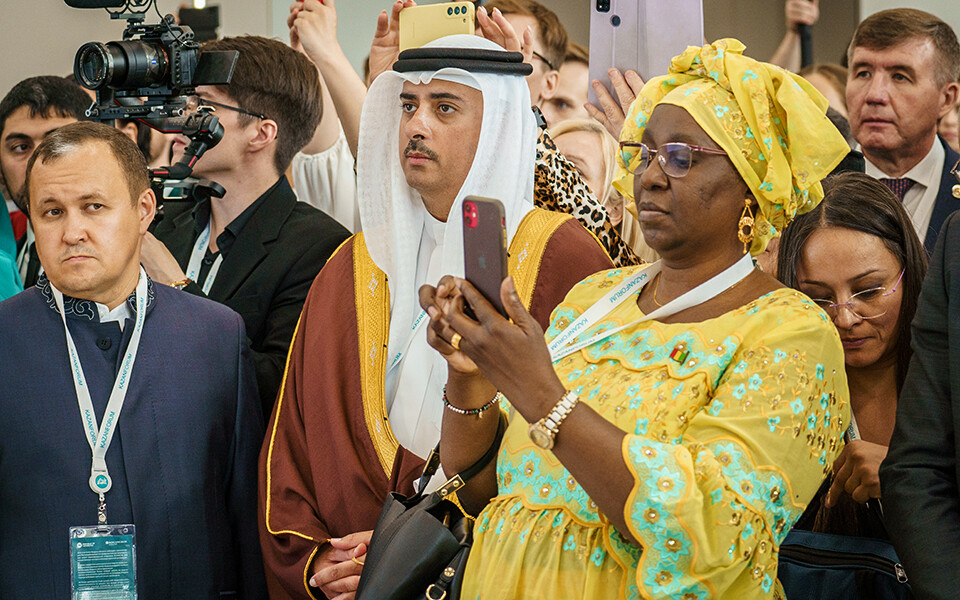 Исламские инвестиции, арабские сказки, русская «Анюта»: чем удивит второй день KazanForum