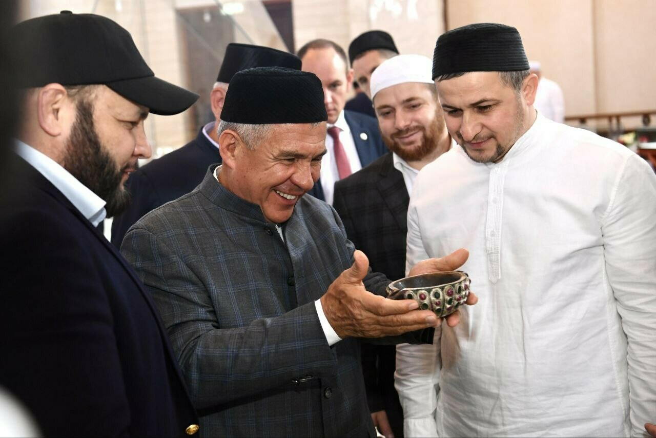 Минниханов посетил выставку реликвий пророка Мухаммеда в Болгаре